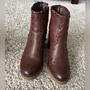 Brown leather, high ankle heeled bootie size 8